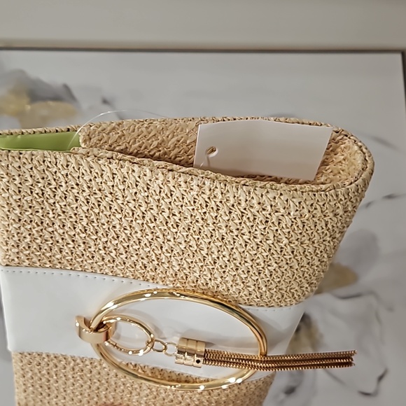 Brand New Without Tags Tassel Straw Purse Bag with Detachable Gold Chain. - Picture 5 of 5